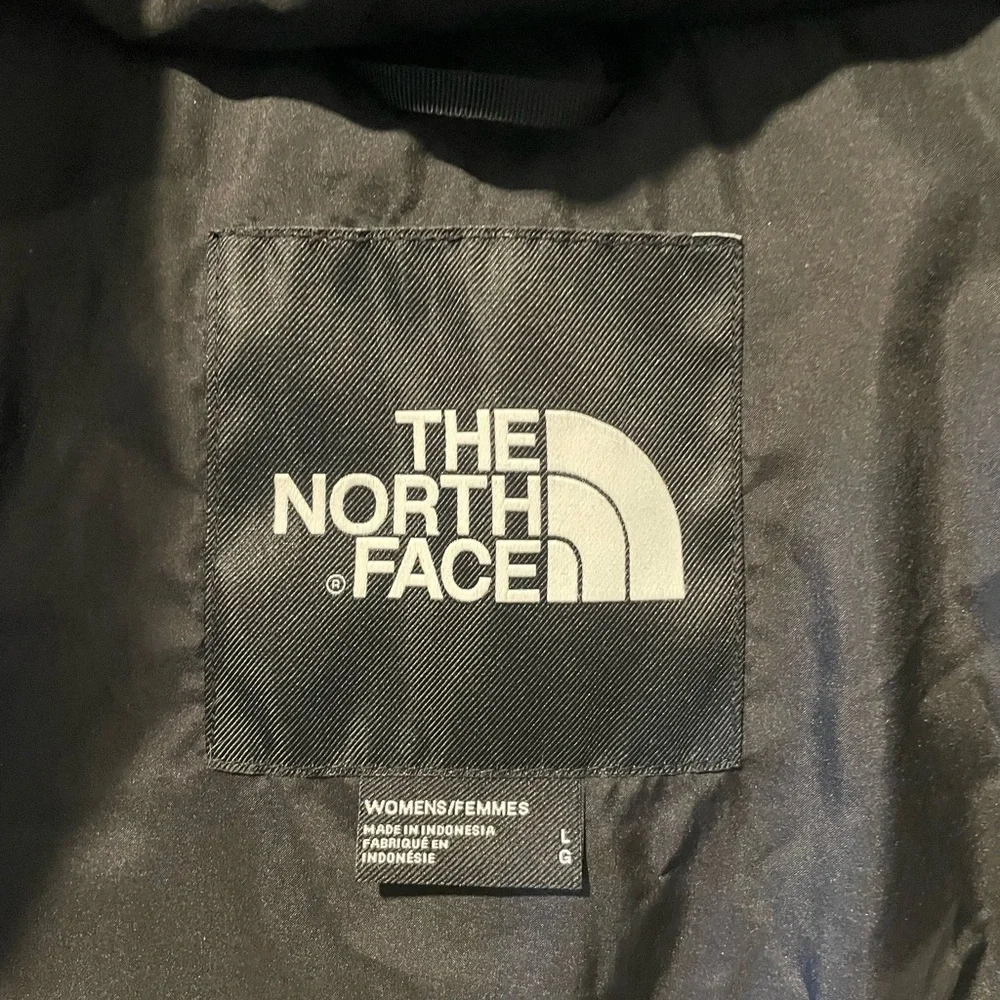 The North Face Women's Black Puffer Coat with Faux Fur Hood - Picture 5 of 5